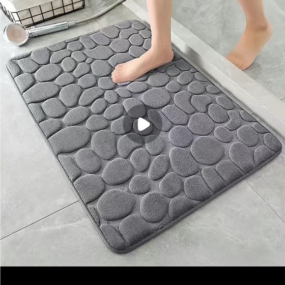 New bathmat. 🛀 🧼 🛁 - Picture 8 of 8